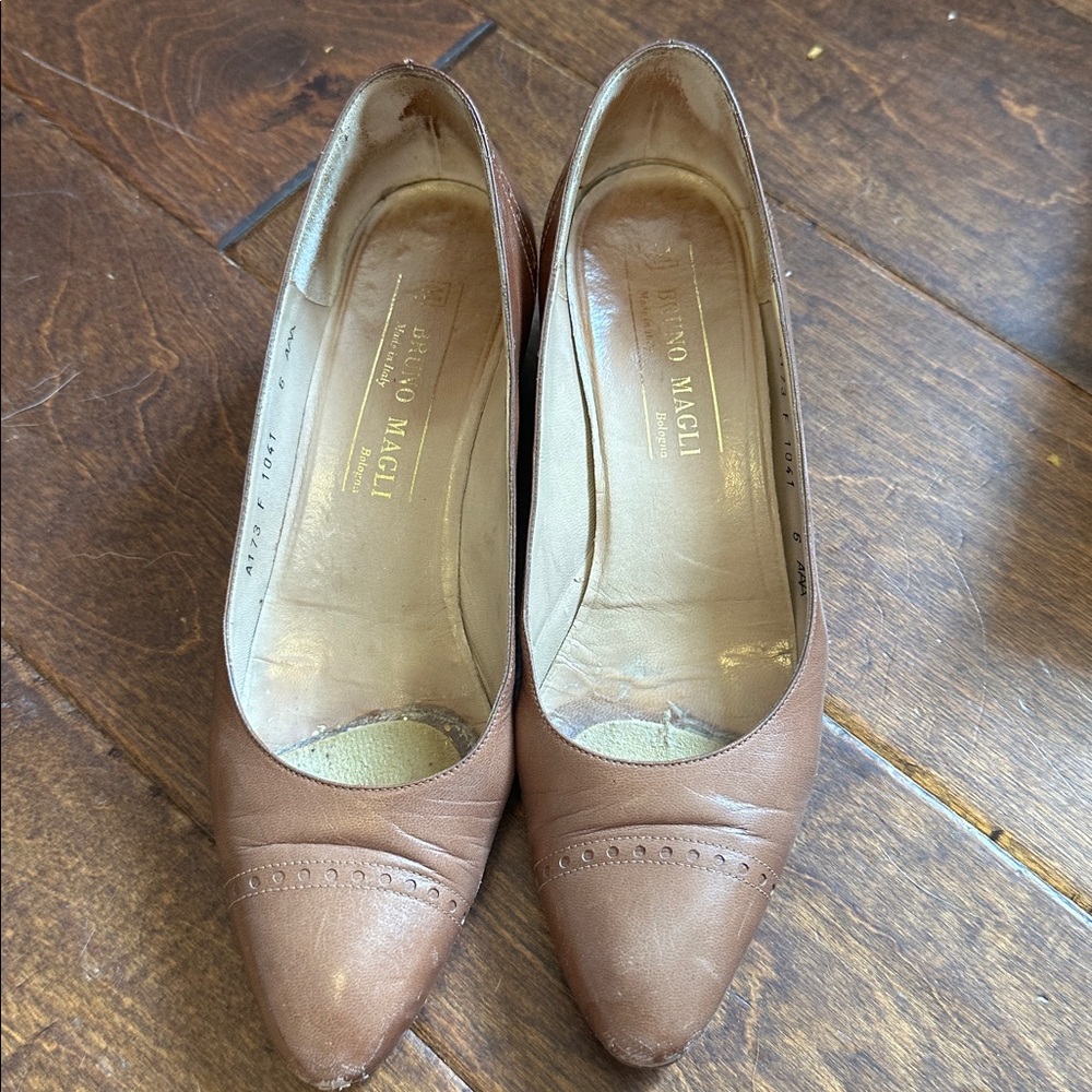 Bruno Magli Tan Leather Pumps